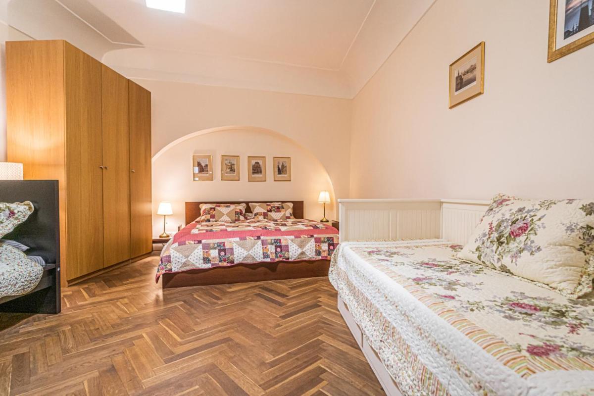 Stylish Studio At Lesser Town, Charles Bridge 3Min By Walk Apartamento Praga Exterior foto