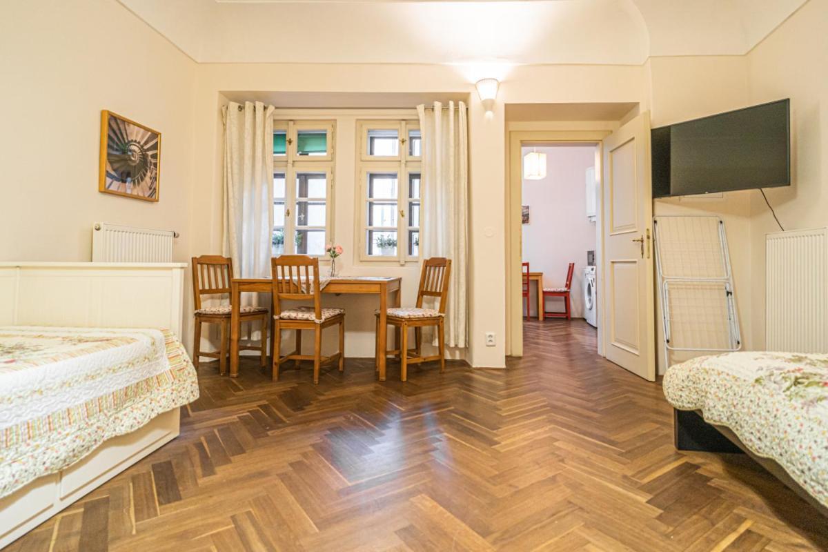 Stylish Studio At Lesser Town, Charles Bridge 3Min By Walk Apartamento Praga Exterior foto