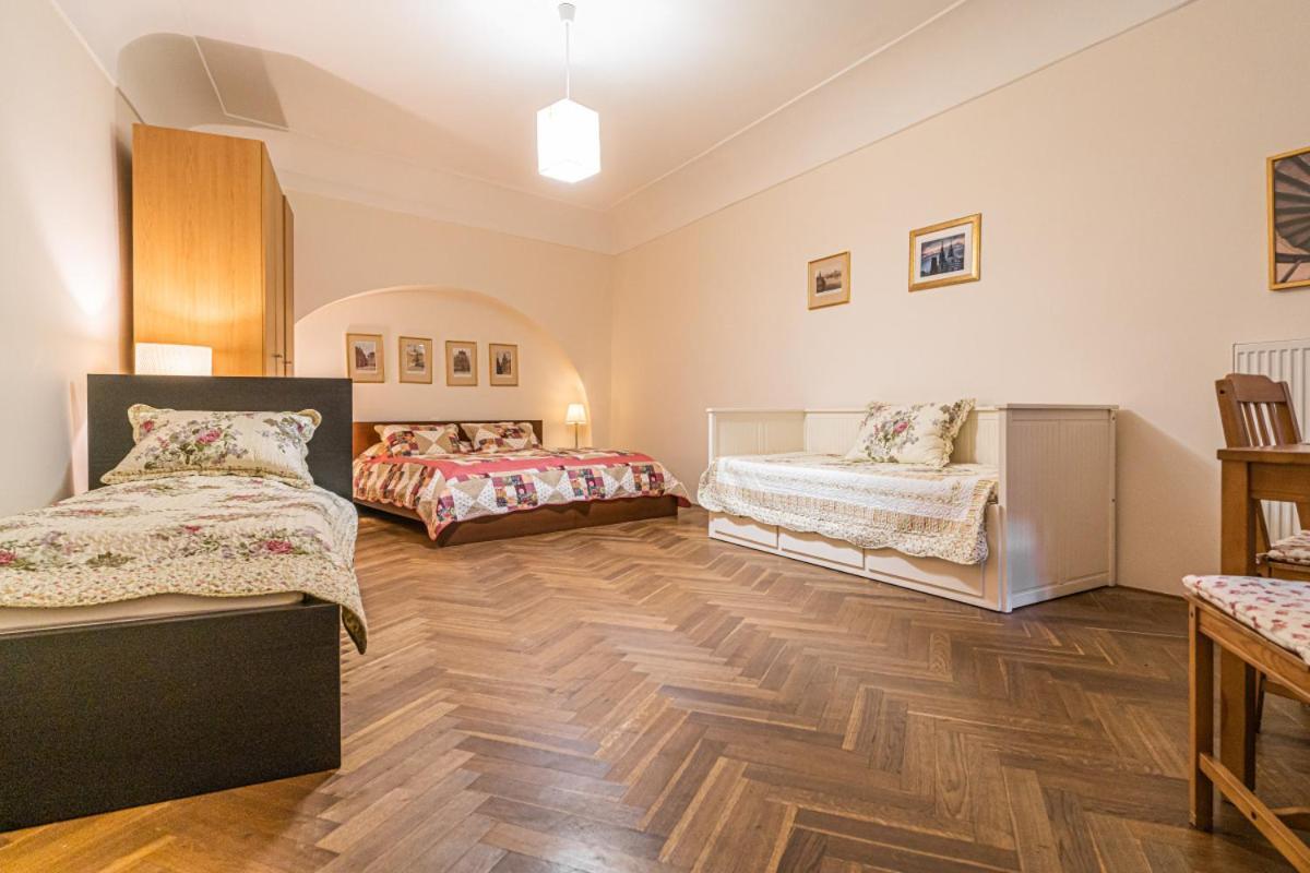 Stylish Studio At Lesser Town, Charles Bridge 3Min By Walk Apartamento Praga Exterior foto