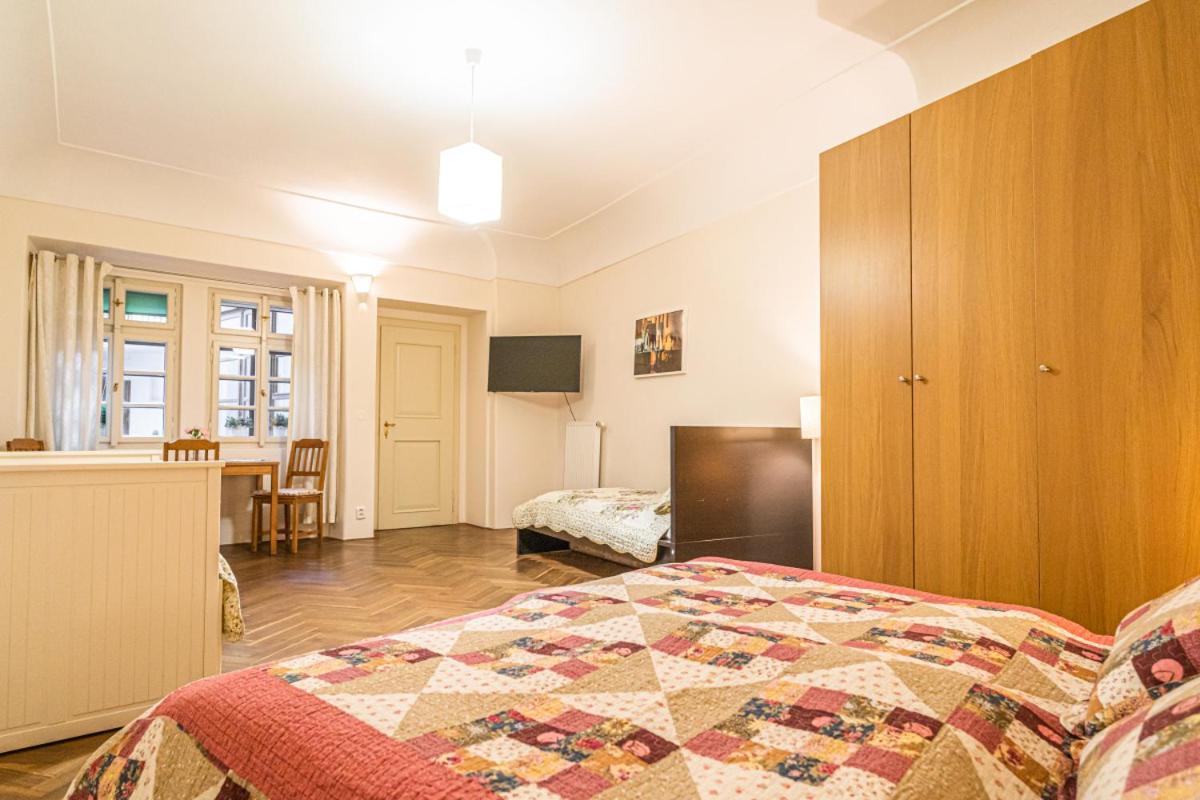 Stylish Studio At Lesser Town, Charles Bridge 3Min By Walk Apartamento Praga Exterior foto