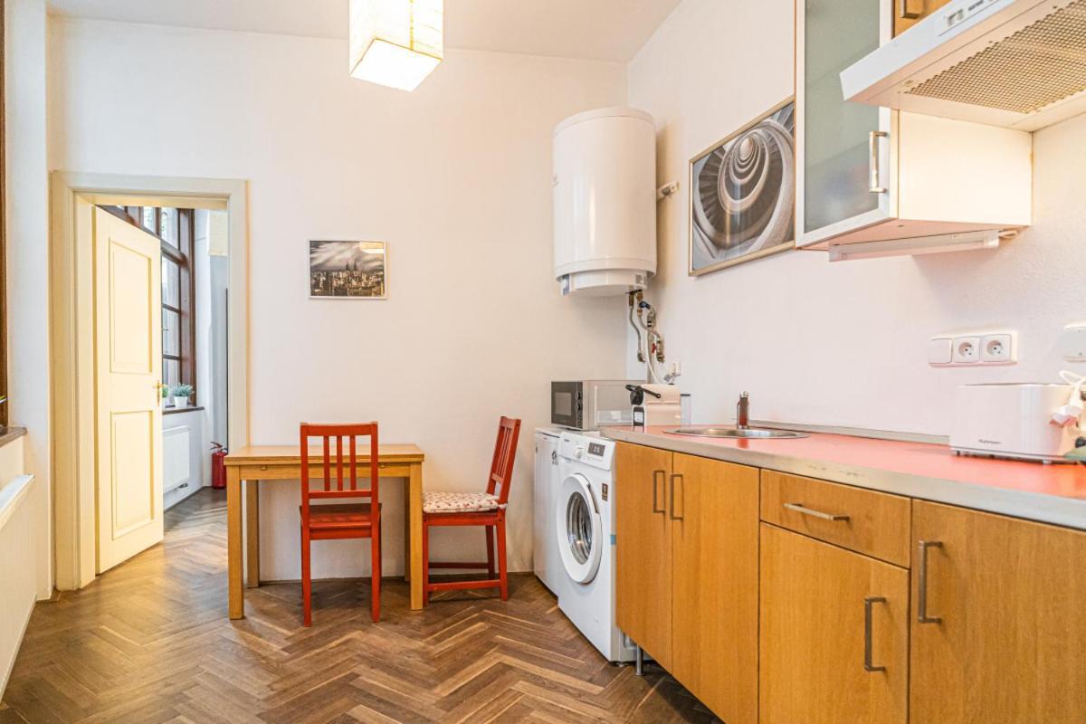 Stylish Studio At Lesser Town, Charles Bridge 3Min By Walk Apartamento Praga Exterior foto