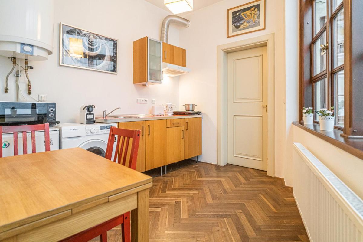 Stylish Studio At Lesser Town, Charles Bridge 3Min By Walk Apartamento Praga Exterior foto