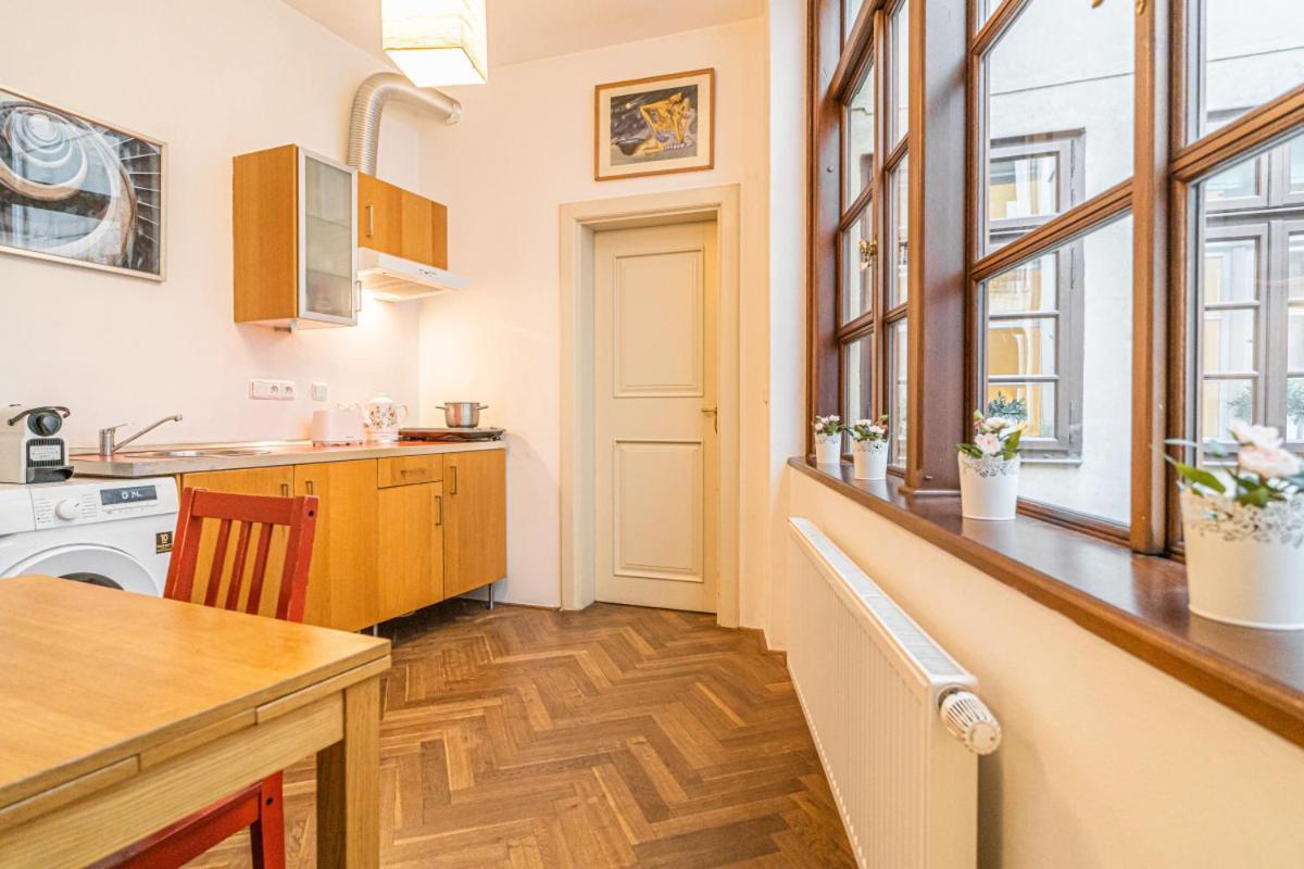 Stylish Studio At Lesser Town, Charles Bridge 3Min By Walk Apartamento Praga Exterior foto